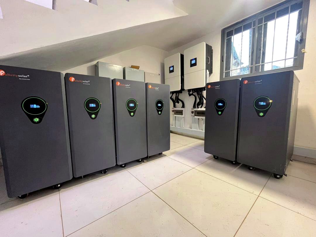 Battery bank cabinets in a backup power installation